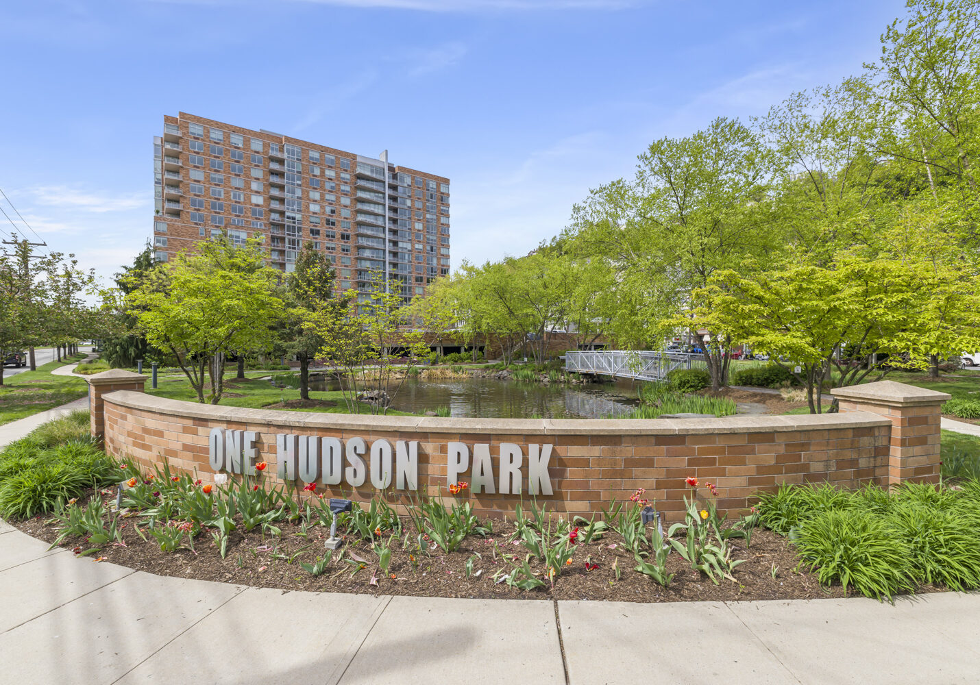 310 Hudson Park, Unit 310, Edgewater, NJ 07020
<br><br>$699,000- Beds: 2 - Baths: 2 - Half Bath: 0