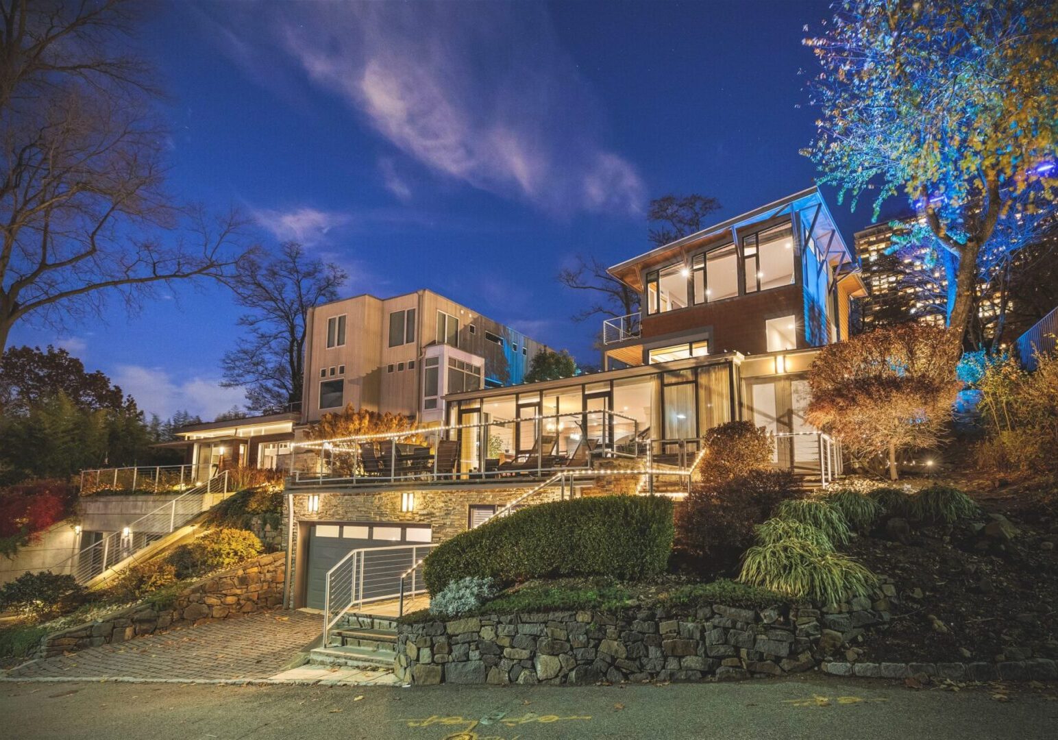 41 Colony Road Edgewater, NJ 07020
<br><br>
$2,399,000 - Beds: 4 - Bath: 3 - Half Bath: 1